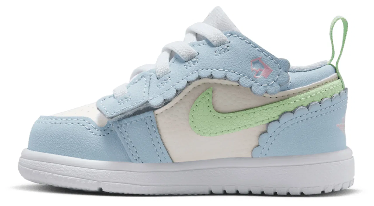Кроссовки для девочек AJ 1 Low ALT SE Fem Jordan, цвет Sail/Half Blue/Vapor Green — фото 2