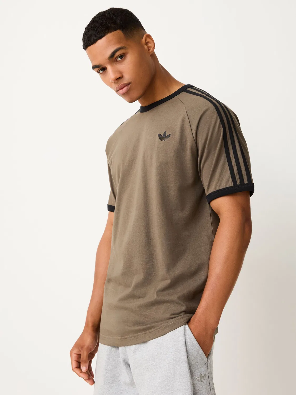Футболка с 3 полосками adidas Originals, хаки