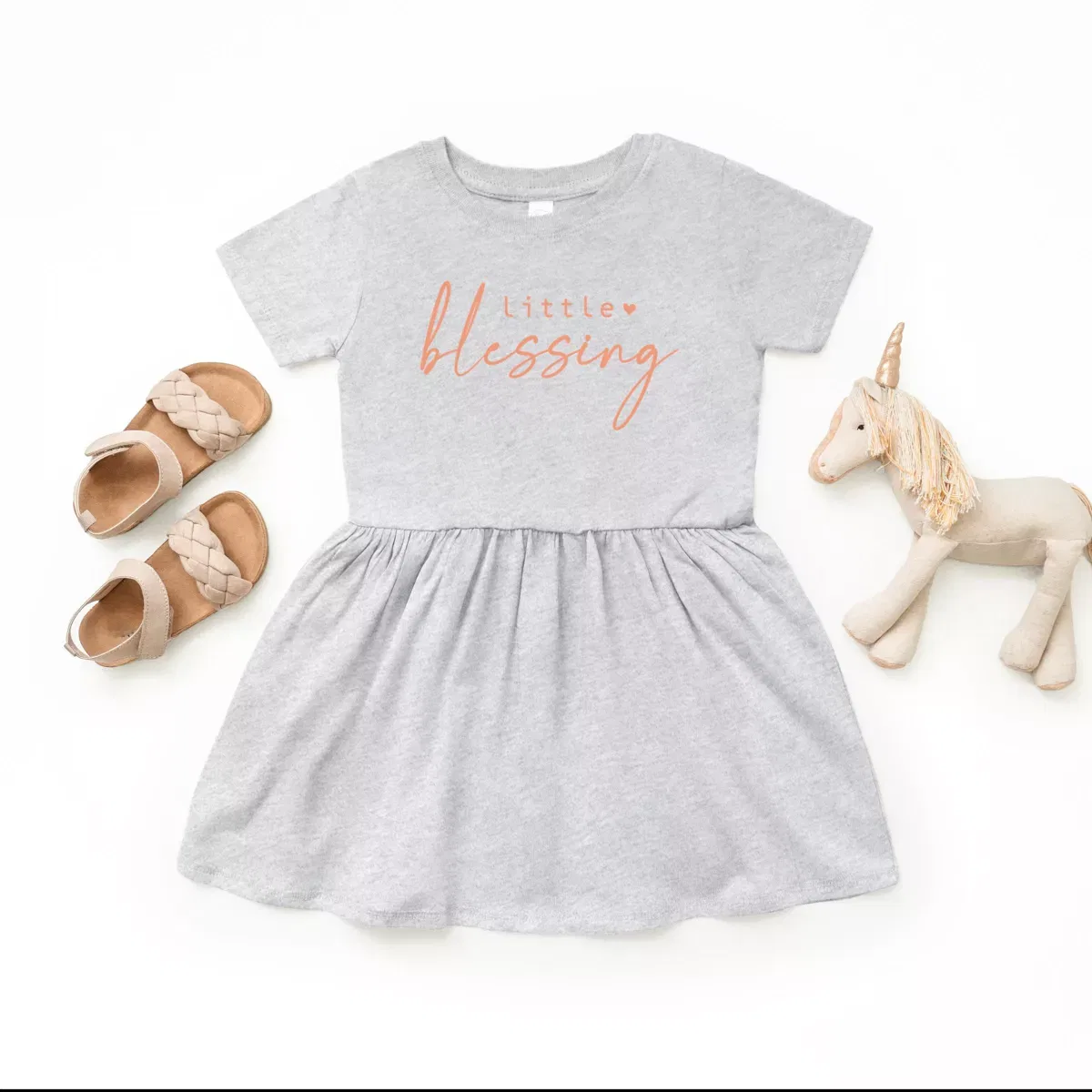 Детское платье для девочек с длиной до колена Little Blessing Heart The Juniper Shop, Heather Grey — фото 3
