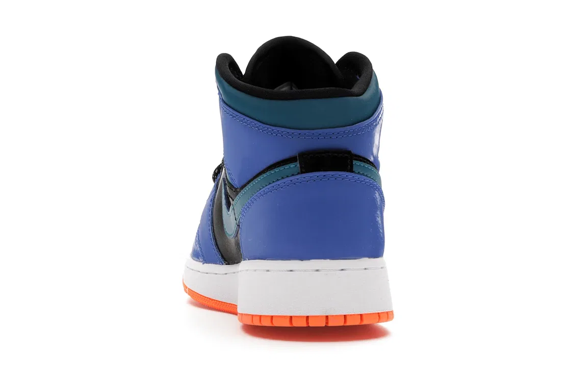 Детские кроссовки для мальчиков с замшевыми вставками Jordan 1 Mid Jordan, Racer Blue/Green Abyss-Black — фото 4