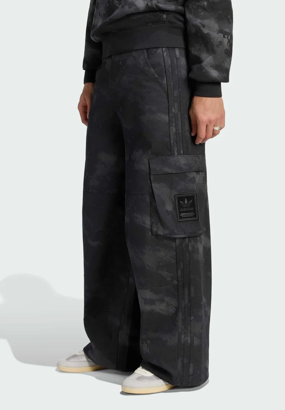 Камуфляжные брюки - брюки-карго Adidas Originals, Black
