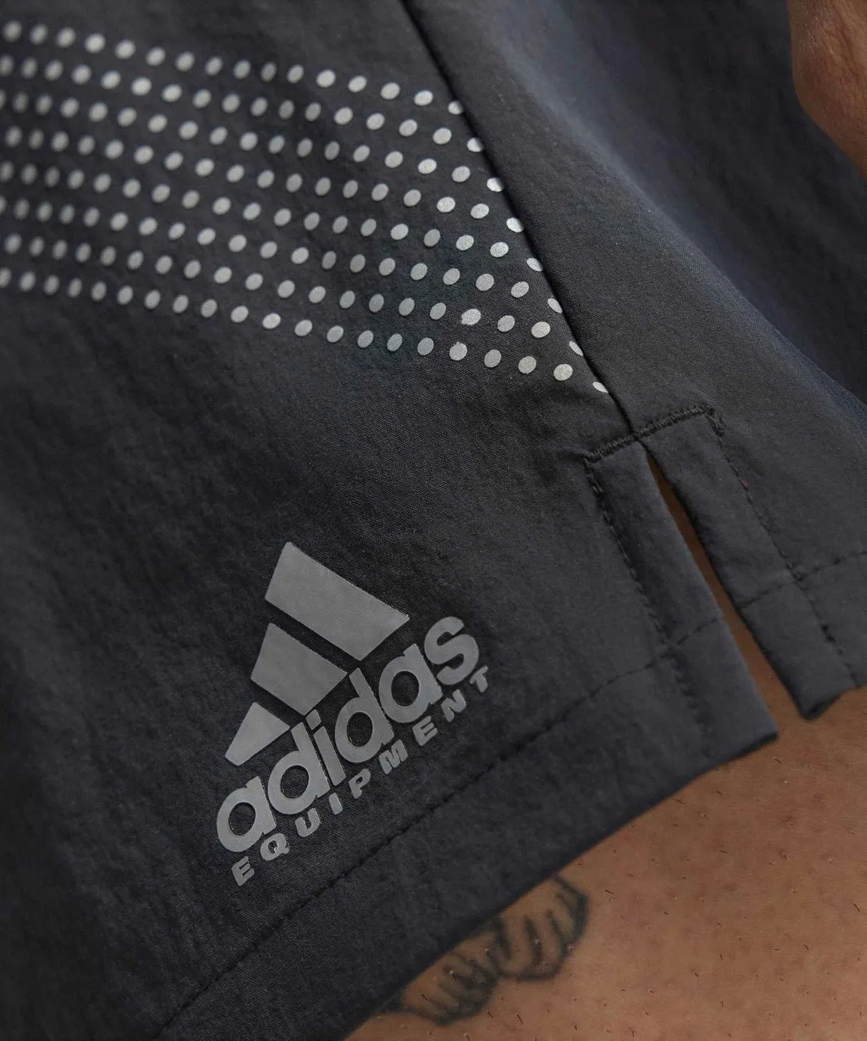 Мужские шорты свободного кроя с принтом EQT Shorts Adidas, Black — фото 3