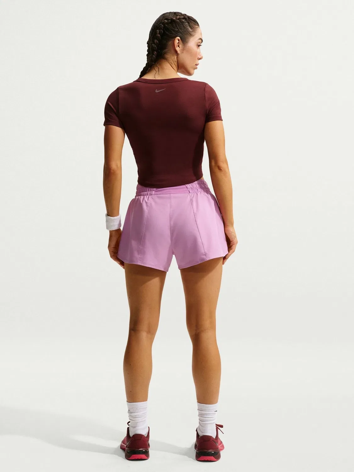 Шорты Nike Magenta Pink One Dri-FIT со средней посадкой, 3 дюйма, на подкладке — фото 2