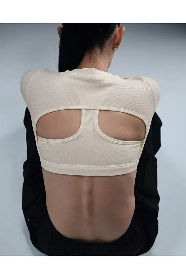 Женская укороченная футболка с асимметричным кроем Nike, Beige — фото 3