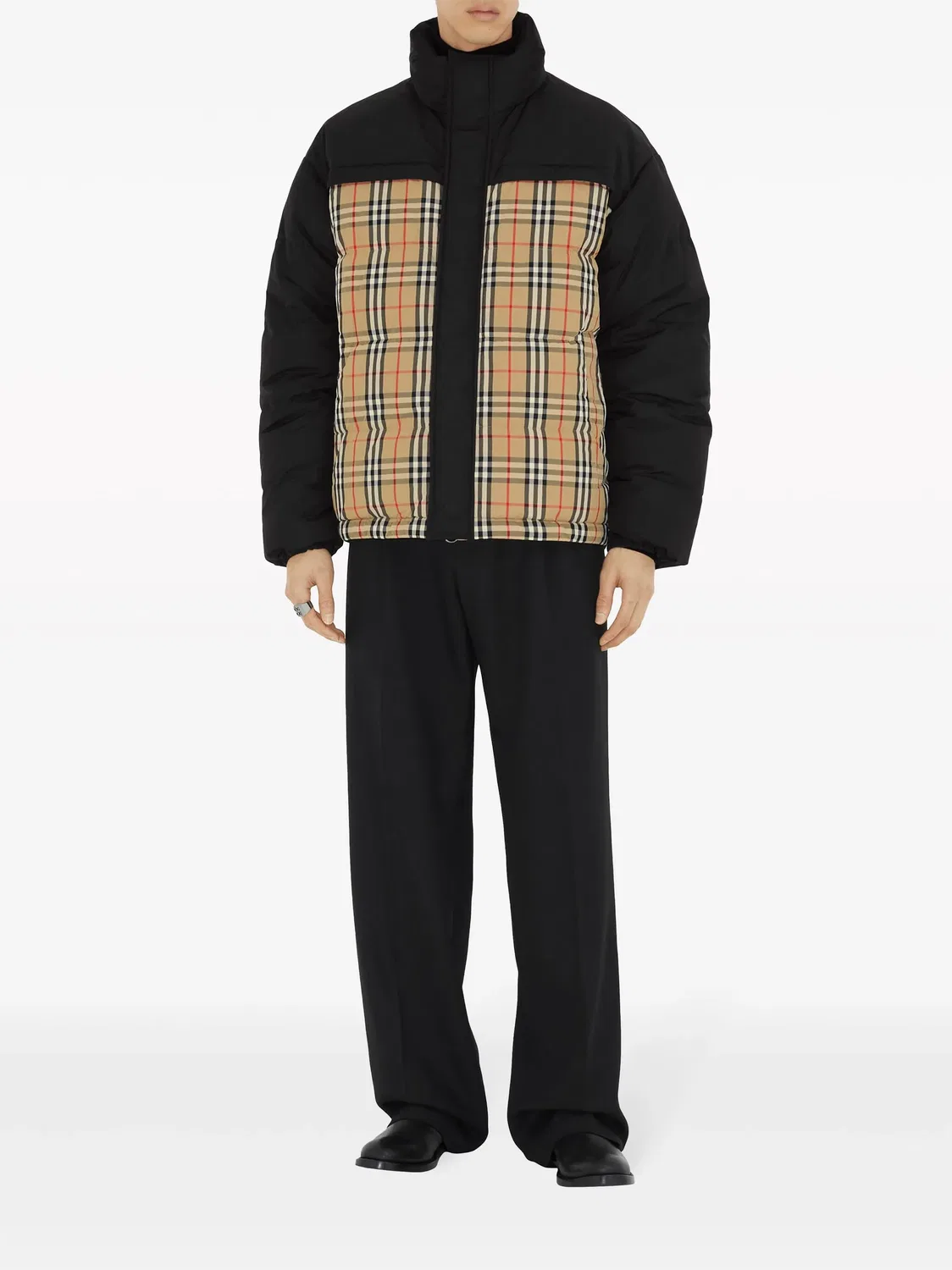 Двухсторонняя пуховая куртка в клетку Burberry, черный/бежевый — фото 4