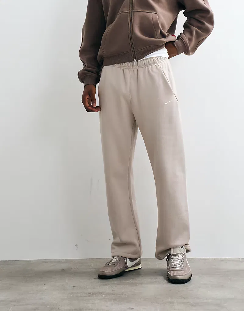 Спортивные брюки Nike Solo Fleece с прямым кроем и эластичным шнурком, светло-бежевого — фото 2