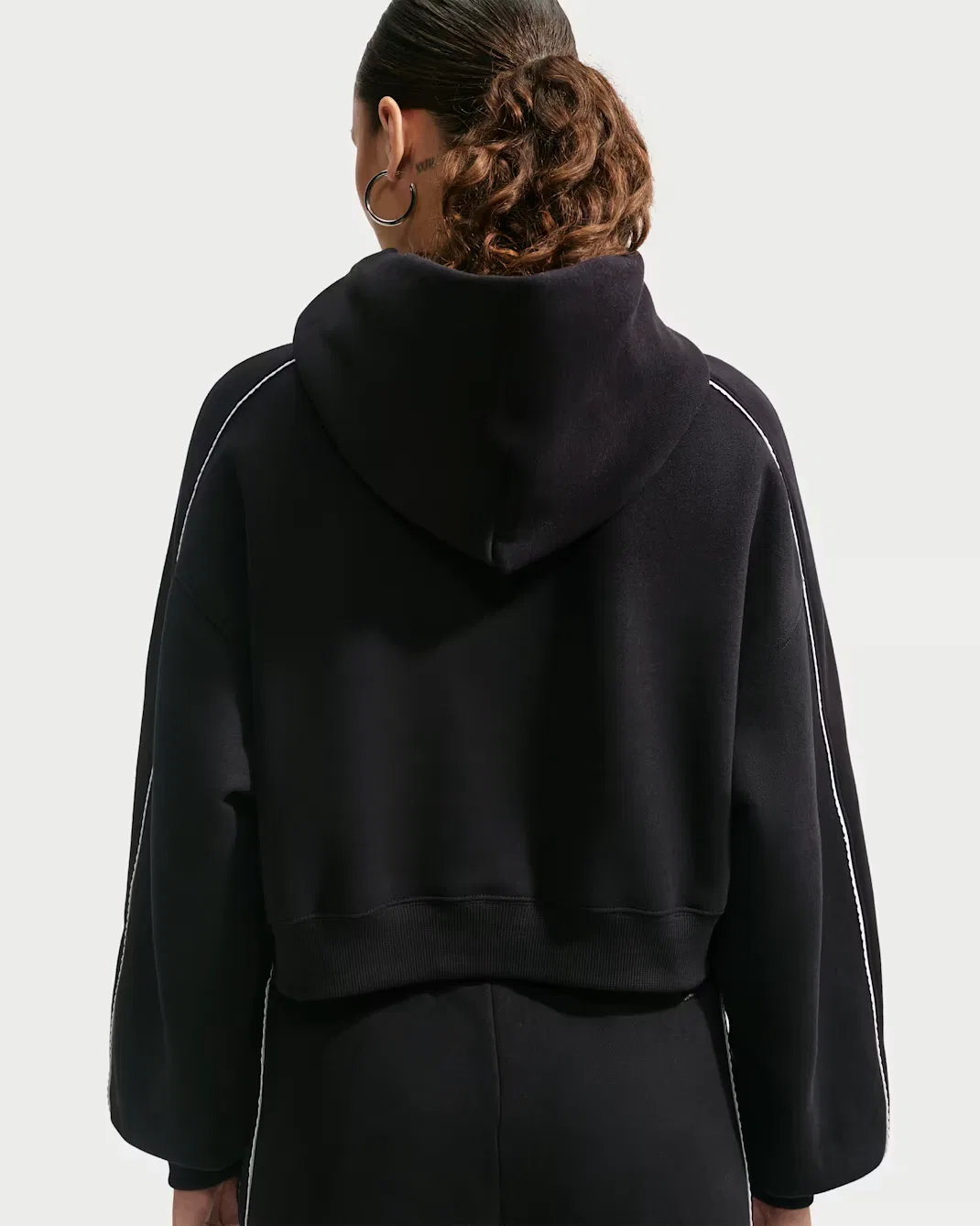 Женская укороченная толстовка с капюшоном Nike Studio Fleece Medium Weight "Graphic Pack", Total Black/Sail/Total Black — фото 2