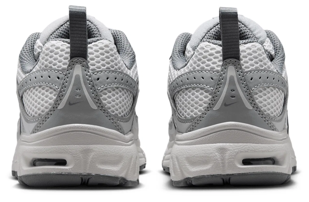Детские кроссовки для мальчиков с амортизацией Max Air Nike Air Max Moto 2K Lace, Wolf Grey/Vast Grey — фото 3