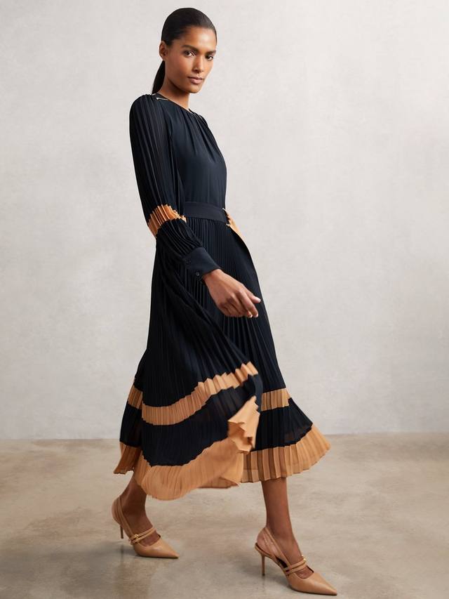 

Платье Tori с цветными блоками и плиссировкой Reiss, Navy/Camel