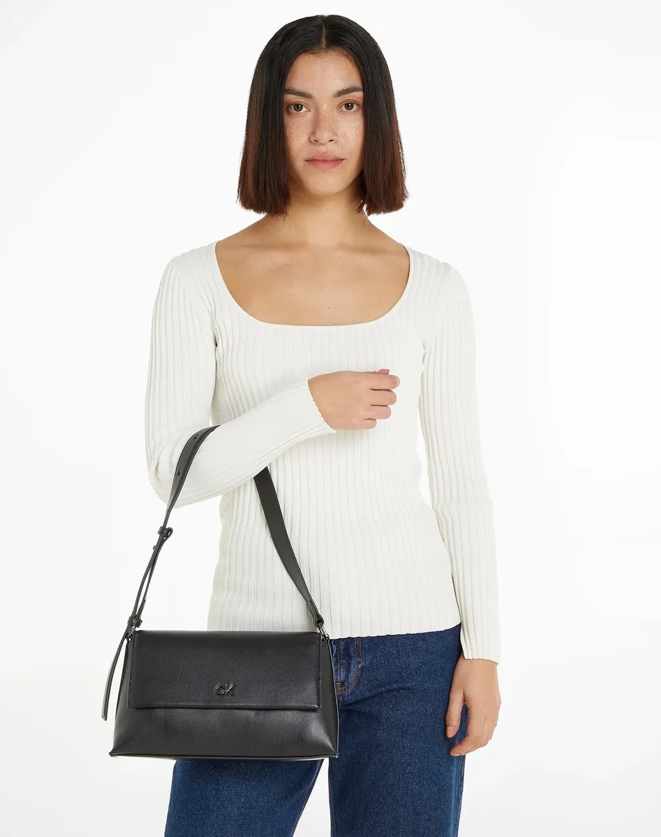 

Сумка через плечо Calvin Klein "CK DAILY SHOULDER BAG PEBBLE", цвет Ck Black