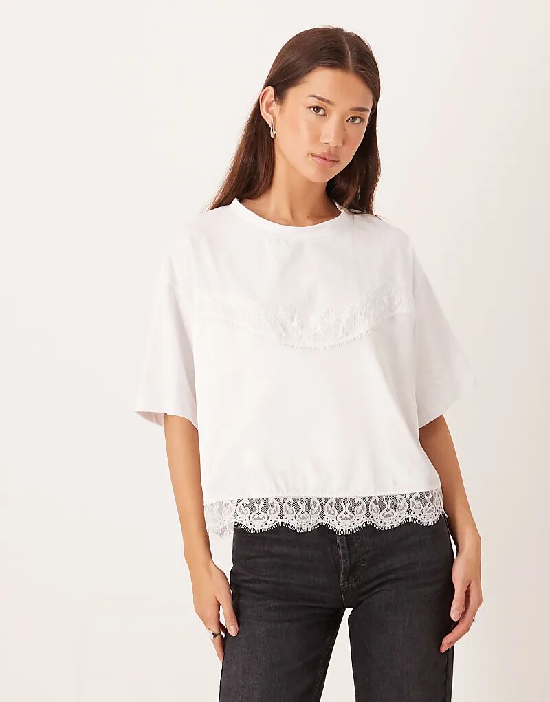 

Укороченная футболка свободного кроя ASOS DESIGN белого цвета с кружевной отделкой
