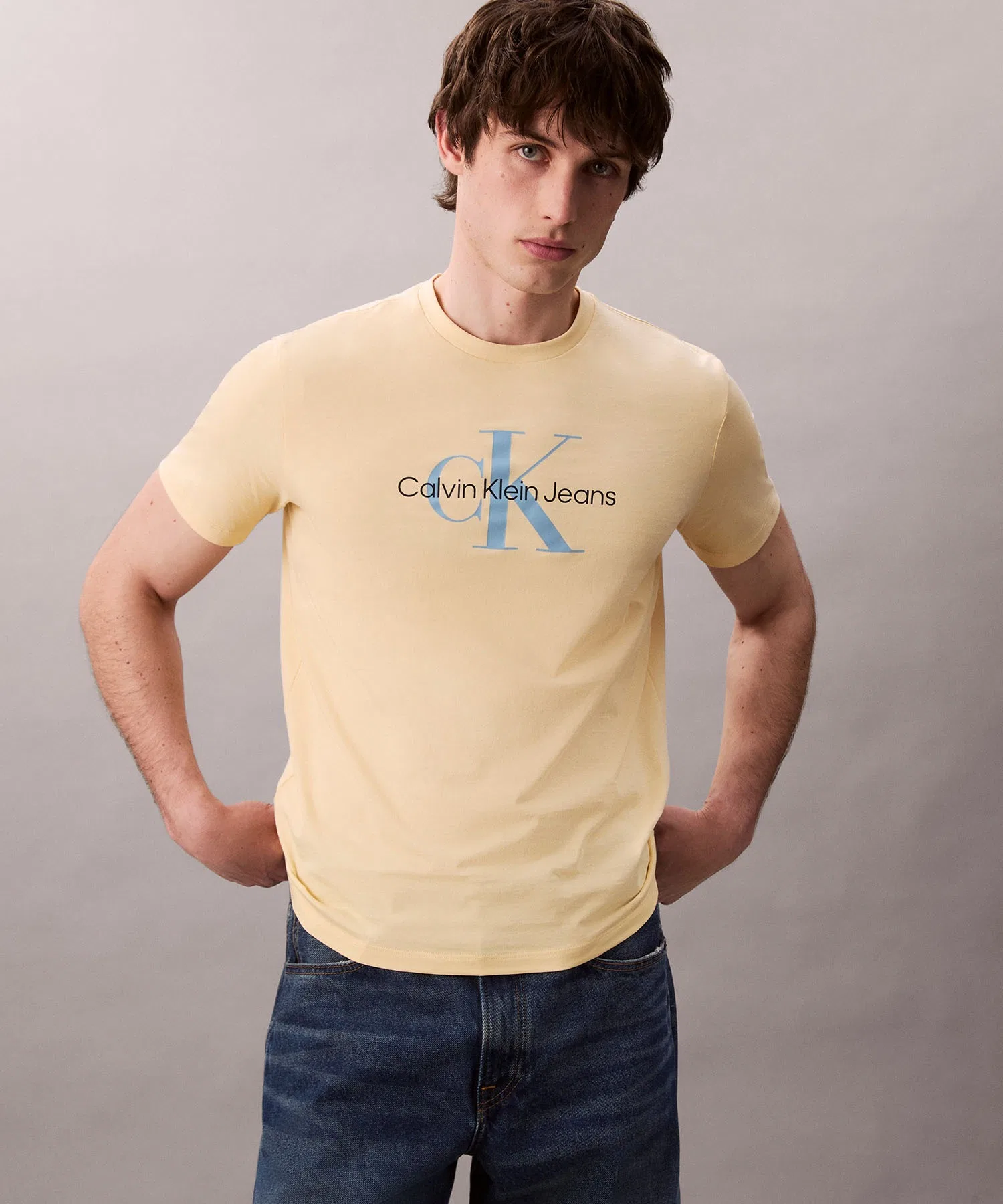 Унисекс футболка с монологом Calvin Klein жёлтая