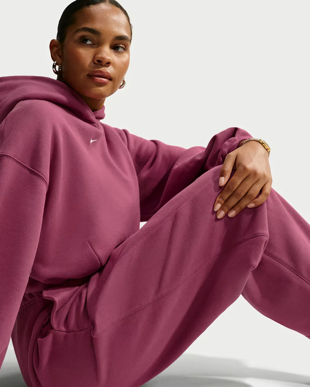 Женские свободные плиссированные брюки на кнопках Nike Studio Fleece Medium Weight, Pink Smoke/Sail — фото 4