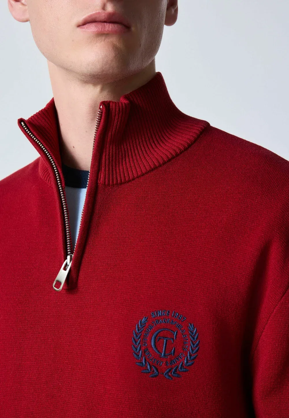 Свитер с застежкой-молнией до середины груди Next, Burgundy Red Logo — фото 4