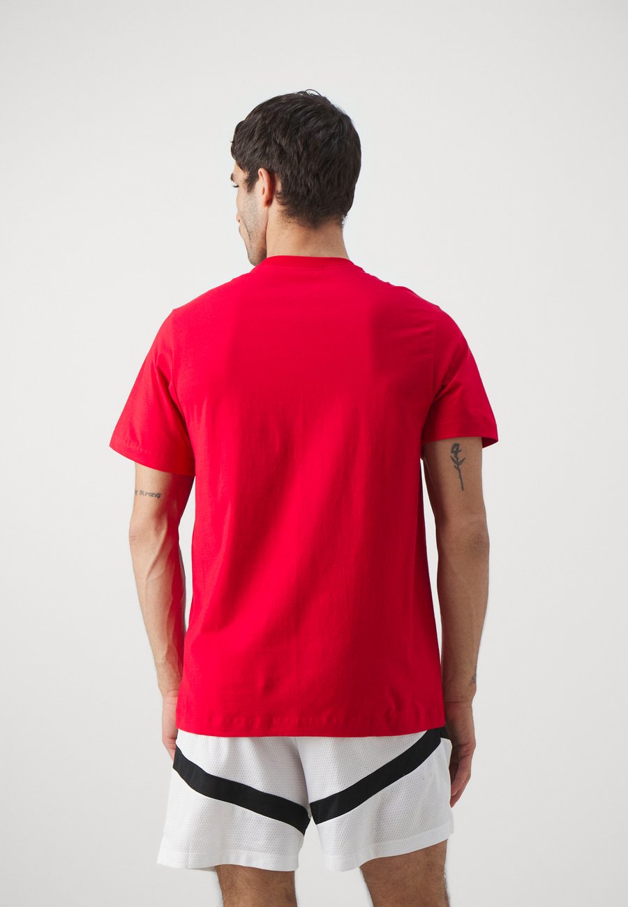 Спортивная футболка Nike Performance NBA CHICAGO BULLS LOGO TEE, University Red/Red — фото 3