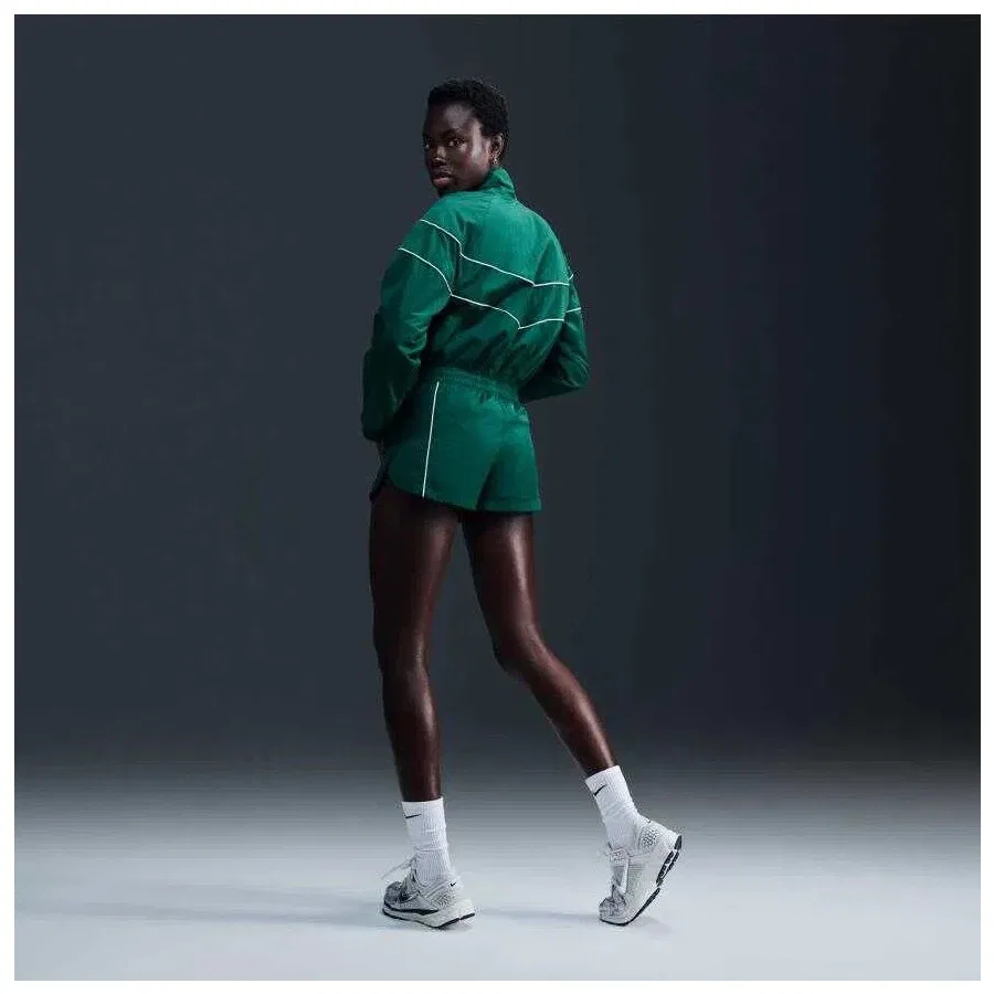 Женская спортивная куртка Windrunner с UV-защитой, Nike, Зеленый — фото 2