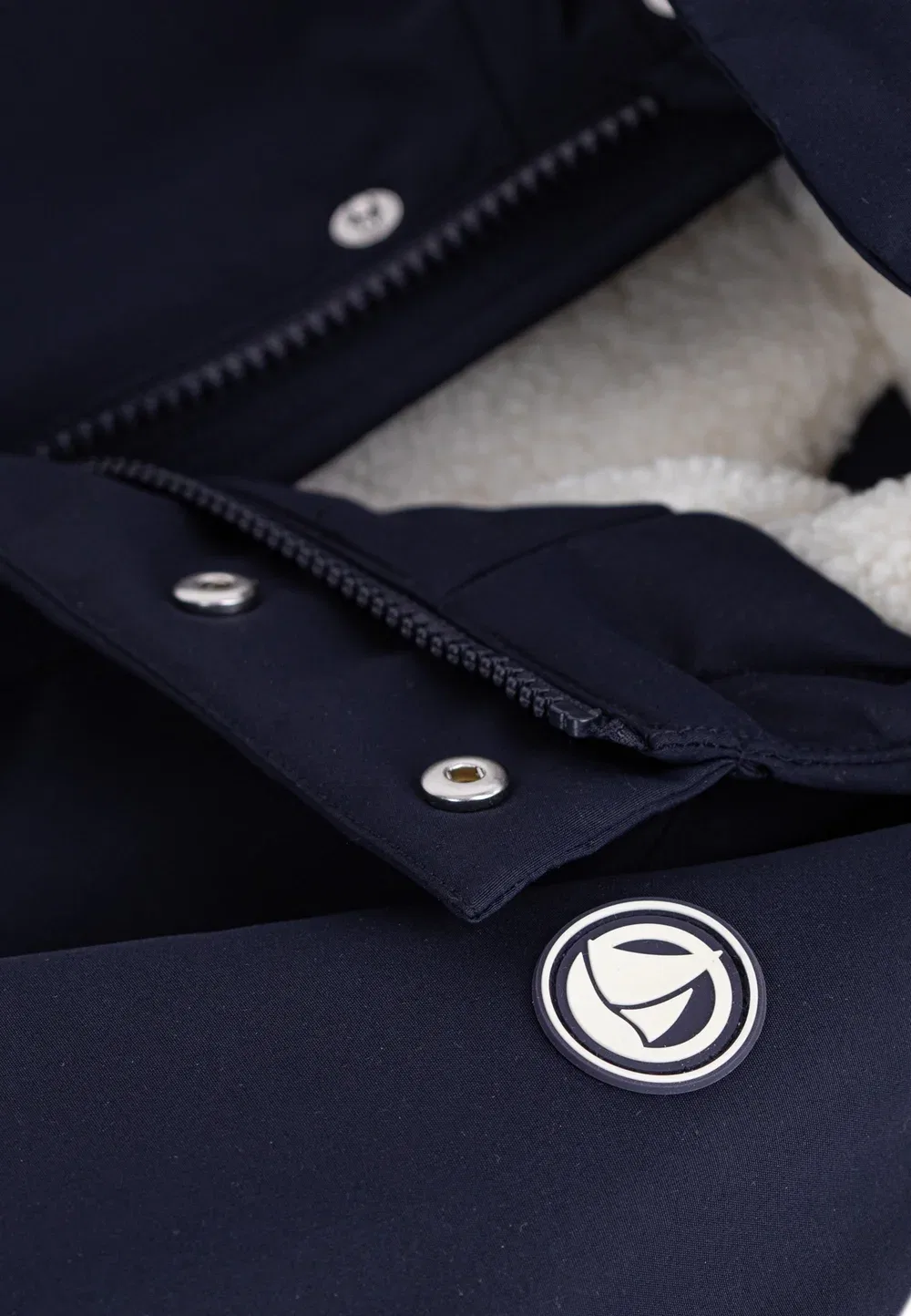 Детская однотонная парка средней длины - зимнее пальто Petit Bateau, Smoking — фото 3