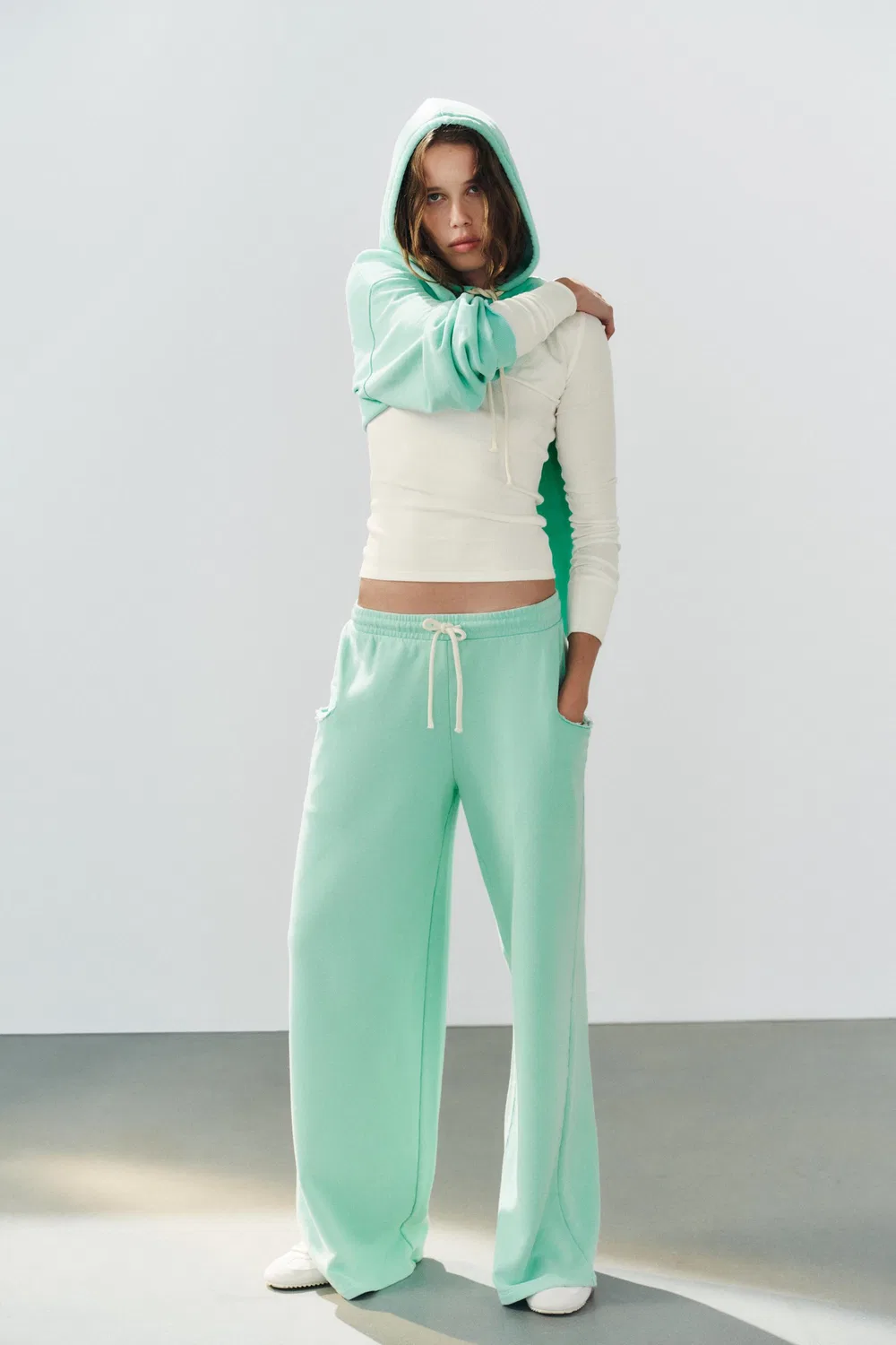 Неоновые широкие брюки ZARA, Blue/Green