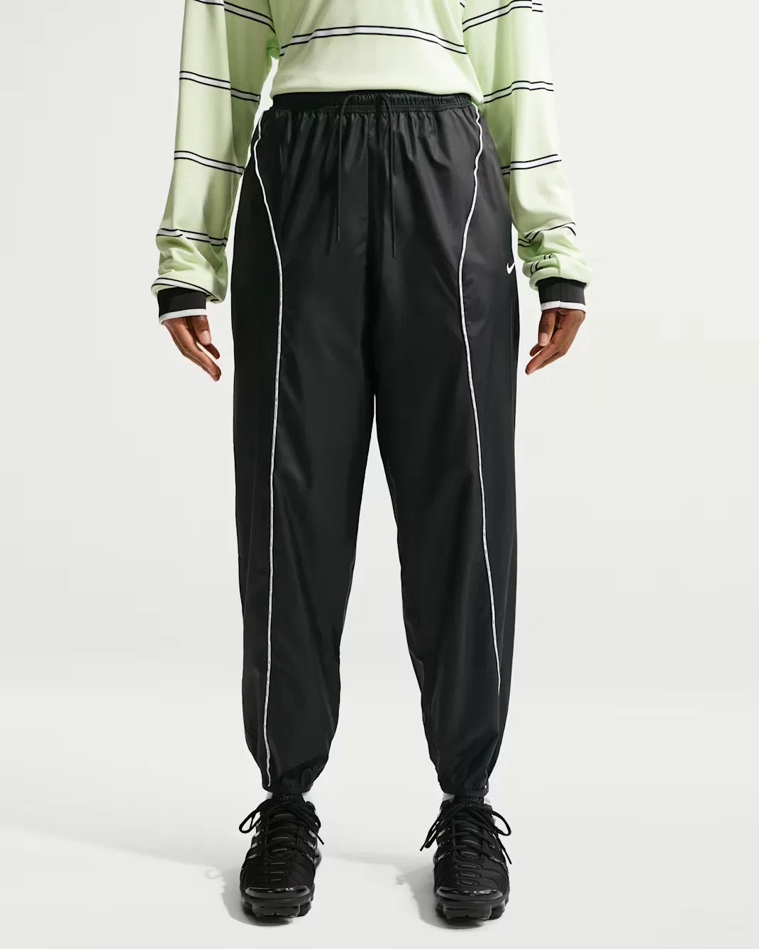 Женские брюки средней посадки из водоотталкивающей ткани Nike Sportswear, Black/Sail/Sail — фото 2