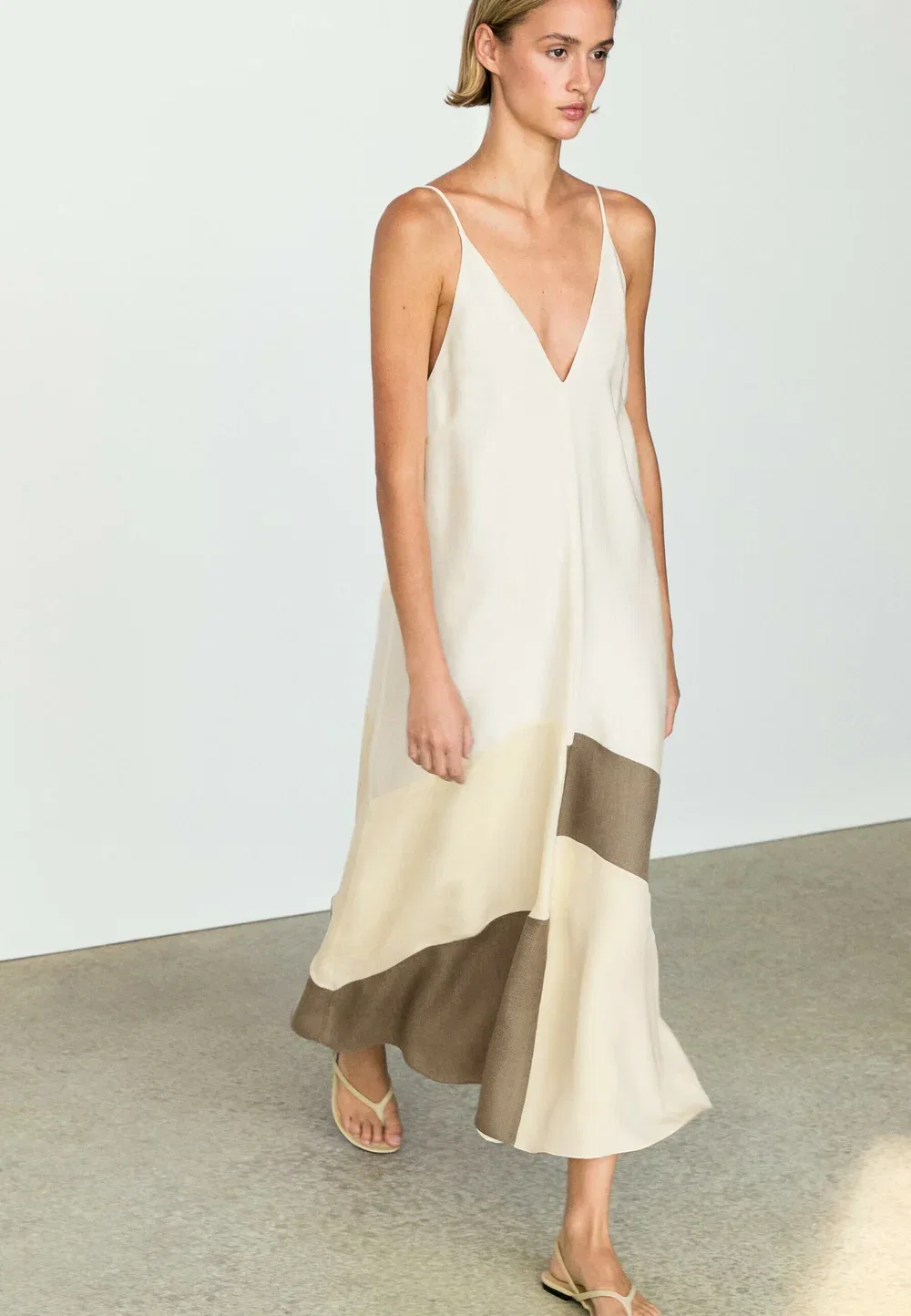 Контрастное струящееся платье миди - платье макси Massimo Dutti, White — фото 2