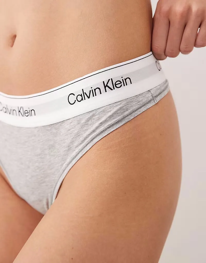 Трусики-стринги Calvin Klein Icon из хлопка и модала серого цвета — фото 2
