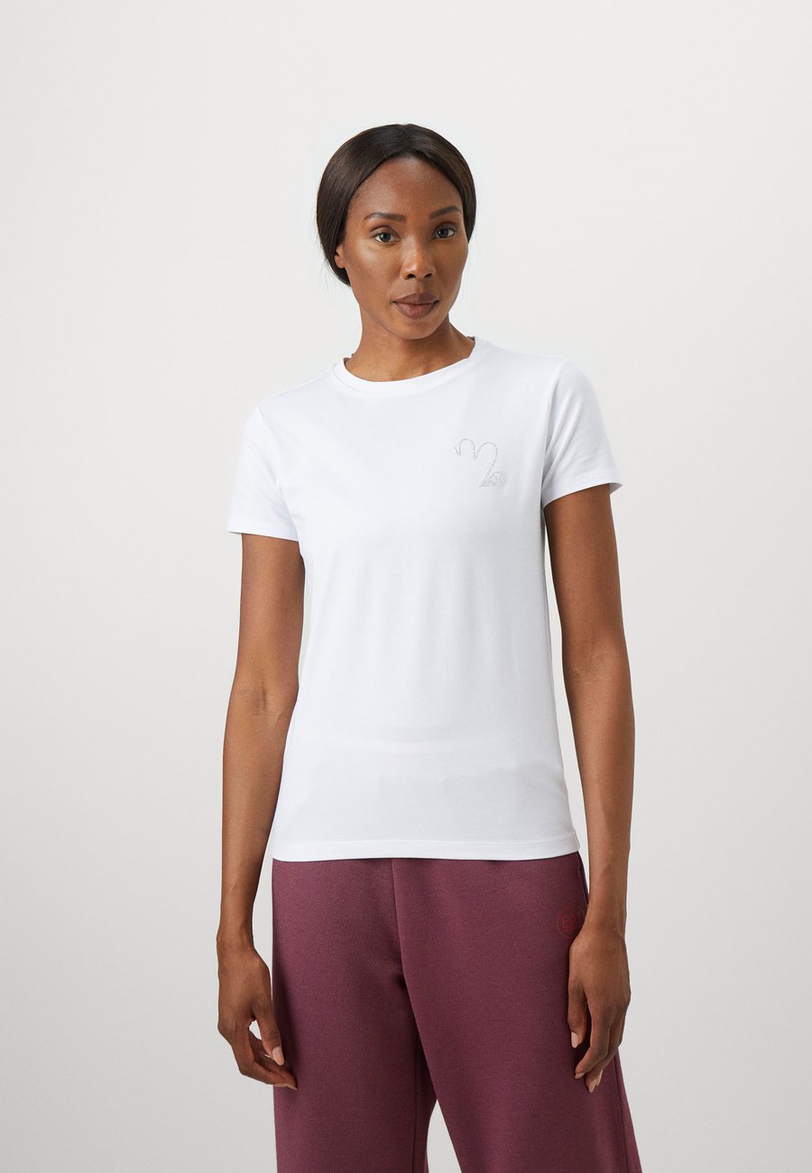

Футболка EA7 Emporio Armani TRAIN TENNIS CLUB GRAPHIC TEE, Brilliant White/White, Белый, Футболка EA7 Emporio Armani TRAIN TENNIS CLUB GRAPHIC TEE, Brilliant White/White
