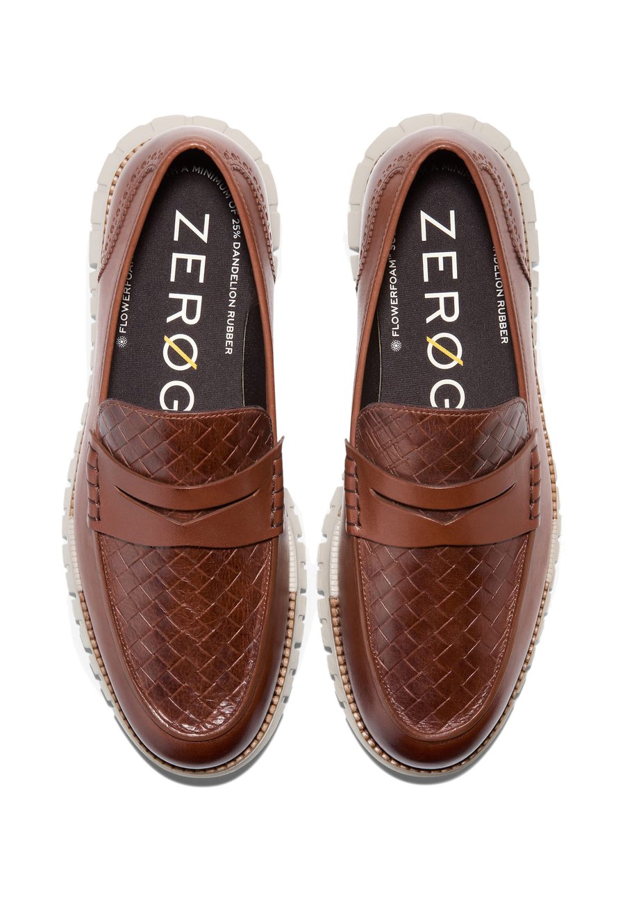 Лоферы Cole Haan ZEROGRAND REMASTERED PENNY LOAFERS, Woodbury Stamped Natural Tan Ancient Scroll/Brown — фото 3