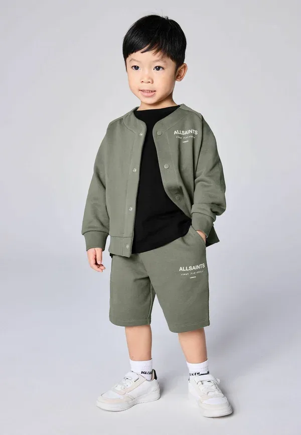 Стандартный крой - комплект из куртки, топа и шорт в стиле андеграунд - базовая футболка Smallsaints, зеленый/хаки