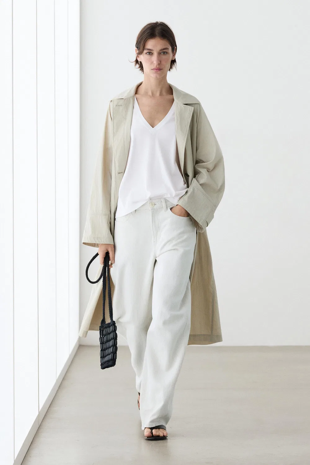 Футболка Massimo Dutti Flowing Cropped Fit V-neck, белый — фото 3