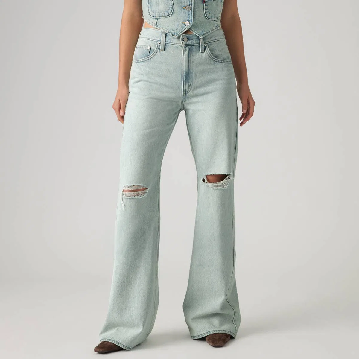 Женские джинсы-клеш с зауженными штанинами Levi's, Yes Sense - Medium Wash — фото 2