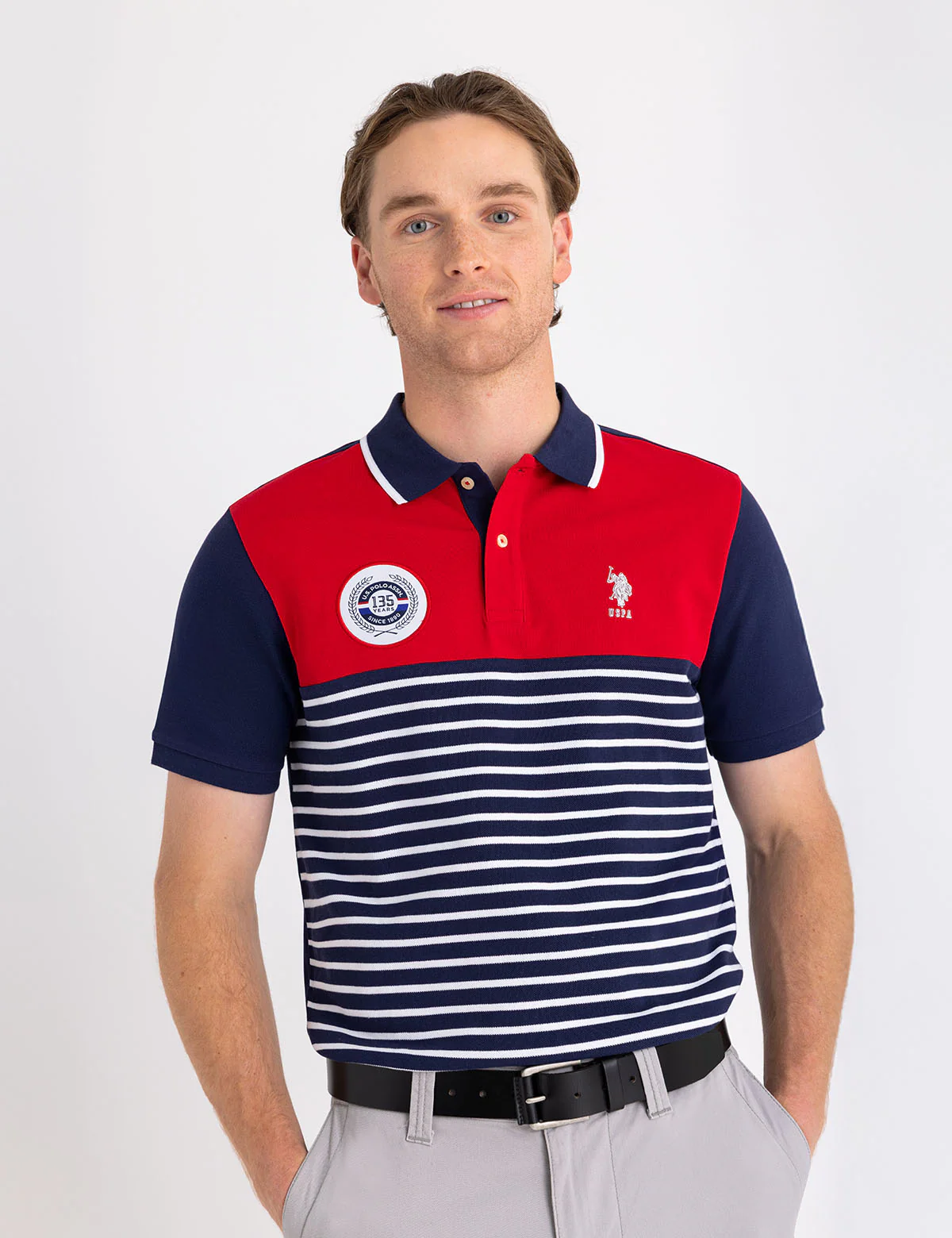 

Футболка-поло U.S. Polo Assn 135 Anniversary Color Block Pique, темно-синий/красный