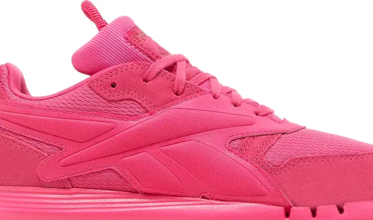 Женские кроссовки Reebok Classic Leather V2 'Pink Fusion' в стиле Cardi B — фото 3