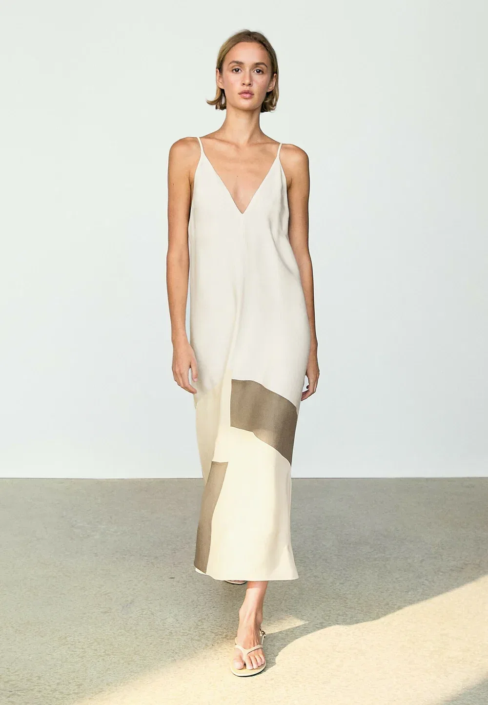 Контрастное струящееся платье миди - платье макси Massimo Dutti, White