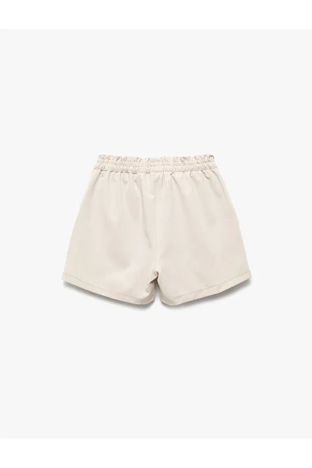 Детские шорты для девочек с поясом Viscose Blended Shorts With Belt Detail And Elastic Waist With Pockets Koton, Ecru — фото 2