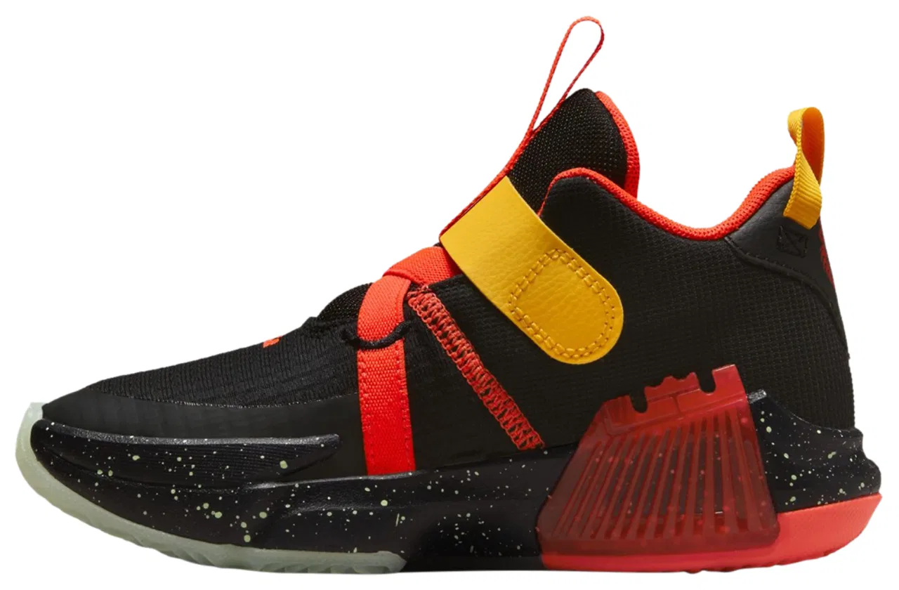 Баскетбольные кроссовки для мальчиков Witness VII Nike, цвет Black/Barely Volt/Crimson — фото 2