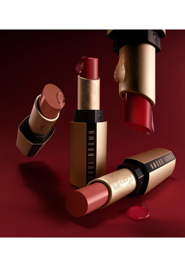 Роскошная матовая помада 3.5 г Bobbi Brown, цвет uptown red — фото 4