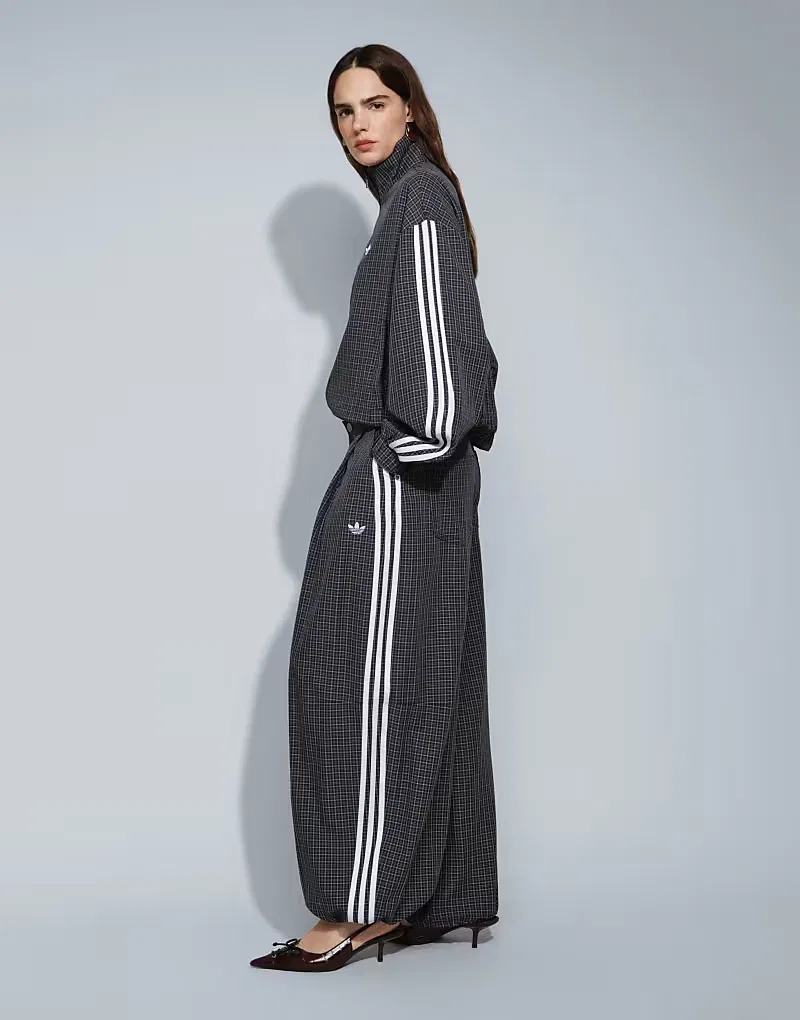Спортивная куртка Adidas Originals в светло-черную клетку — фото 2