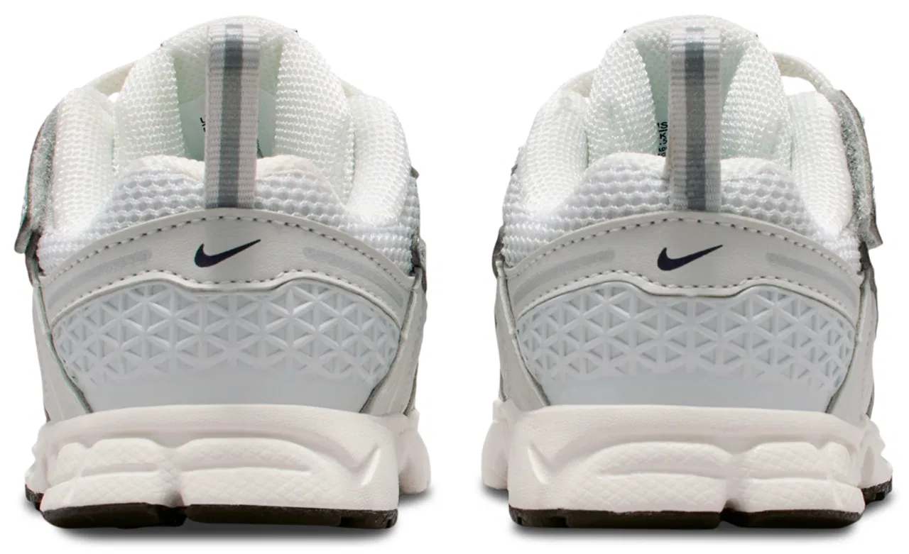 Кроссовки для девочек Vomero 5 Nike, цвет Black/Photon Dust/Silver — фото 3