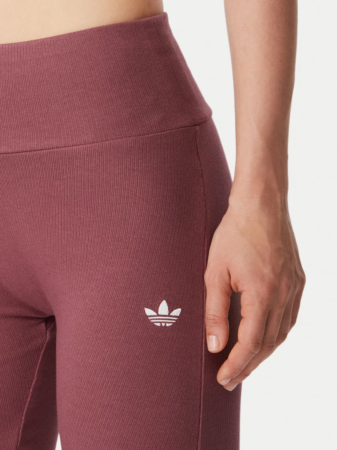 Женские леггинсы с расклешенными штанинами Essentials Adidas, темно-розовый — фото 4