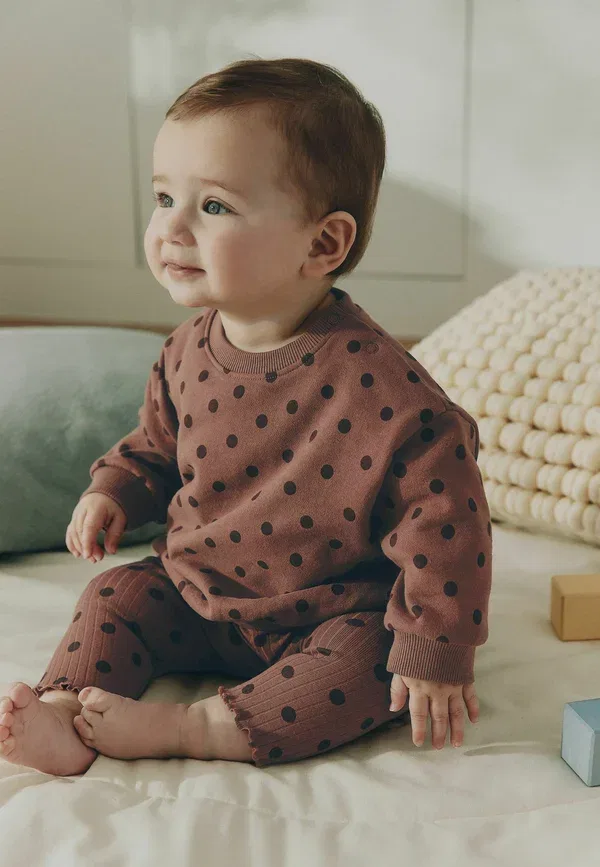 Комплект из джемпера и брюк с горошком Next, chocolate brown spot, коричневый/шоколадный — фото 2