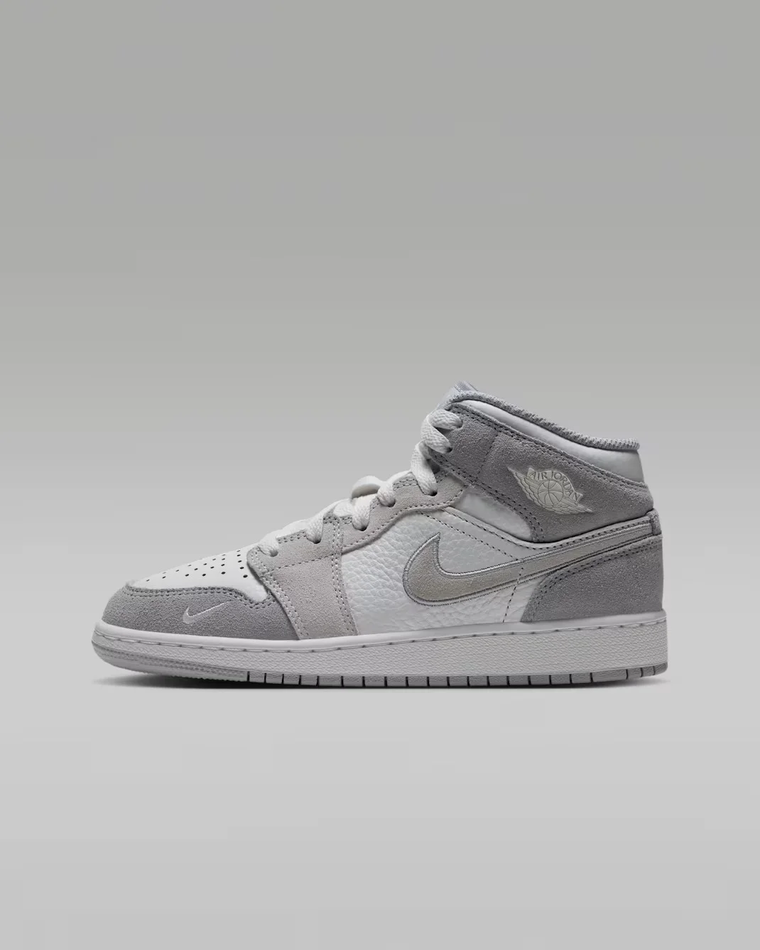 Кроссовки подростковые Nike Air Jordan 1 Mid SE, серый/белый