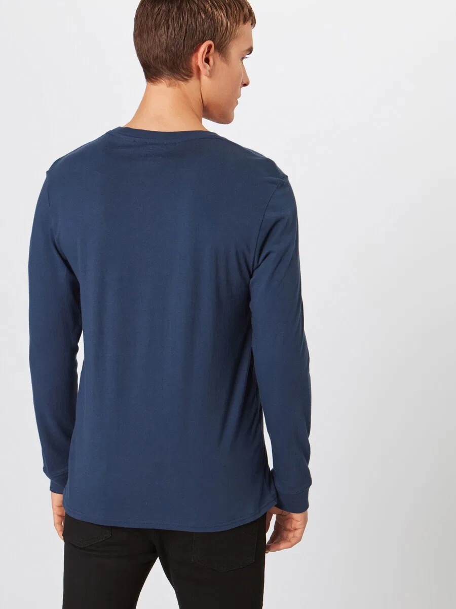 Футболка LEVI'S Regular fit 'LS Housemark Tee' темно-синего цвета — фото 4
