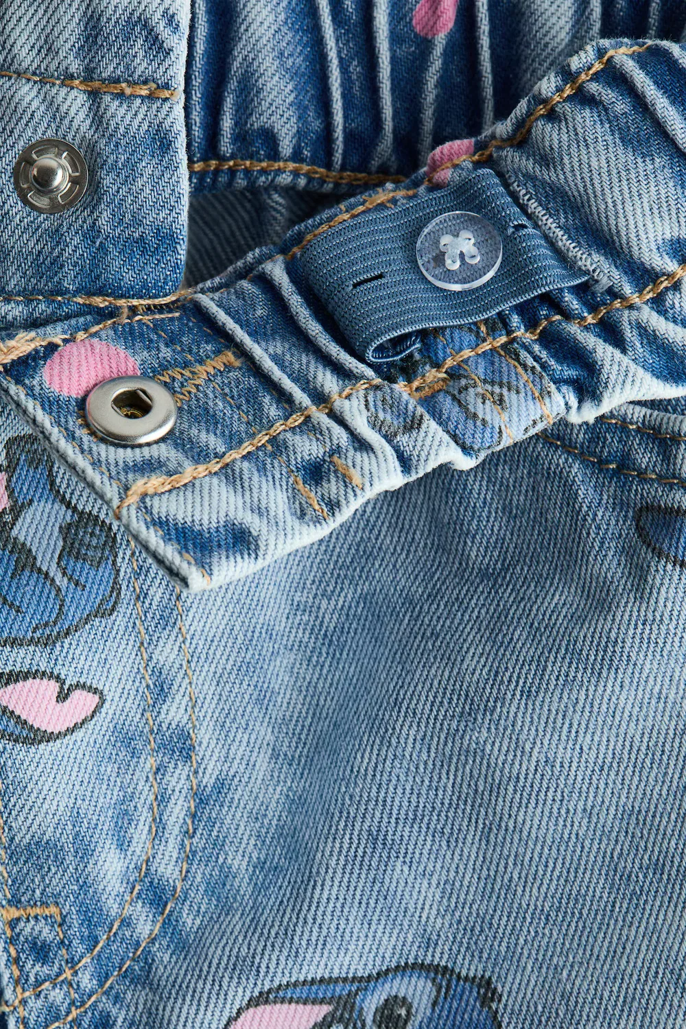 Свободные джинсы зауженного кроя H&M, Helles Denimblau/Lilo & Stitch — фото 3
