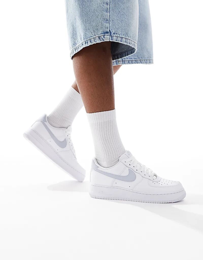 

Кроссовки Nike Air Force 1'07 белого и серого цветов