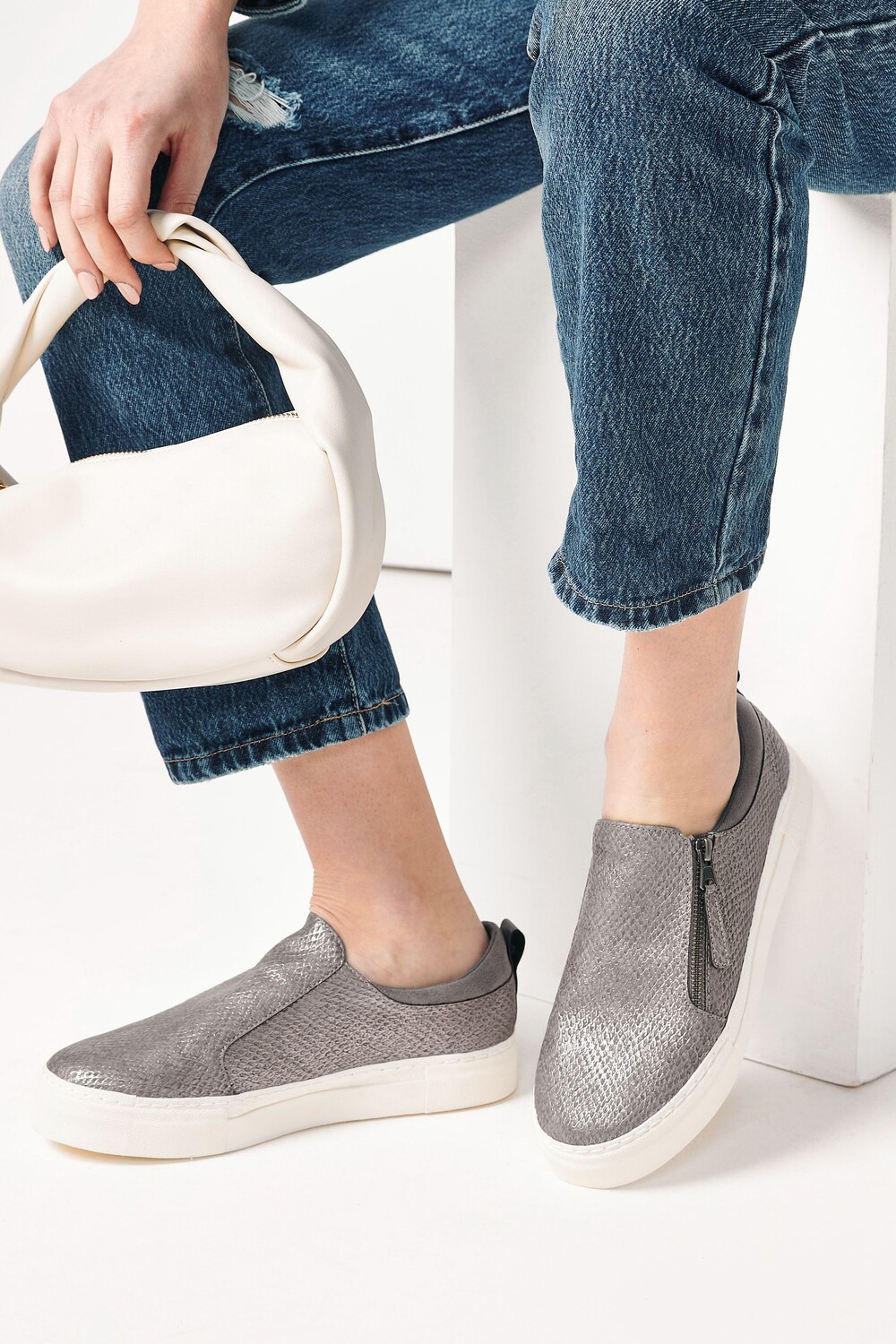 

Спортивные кроссовки без шнуровки Forever Comfort с боковой молнией Next, серый