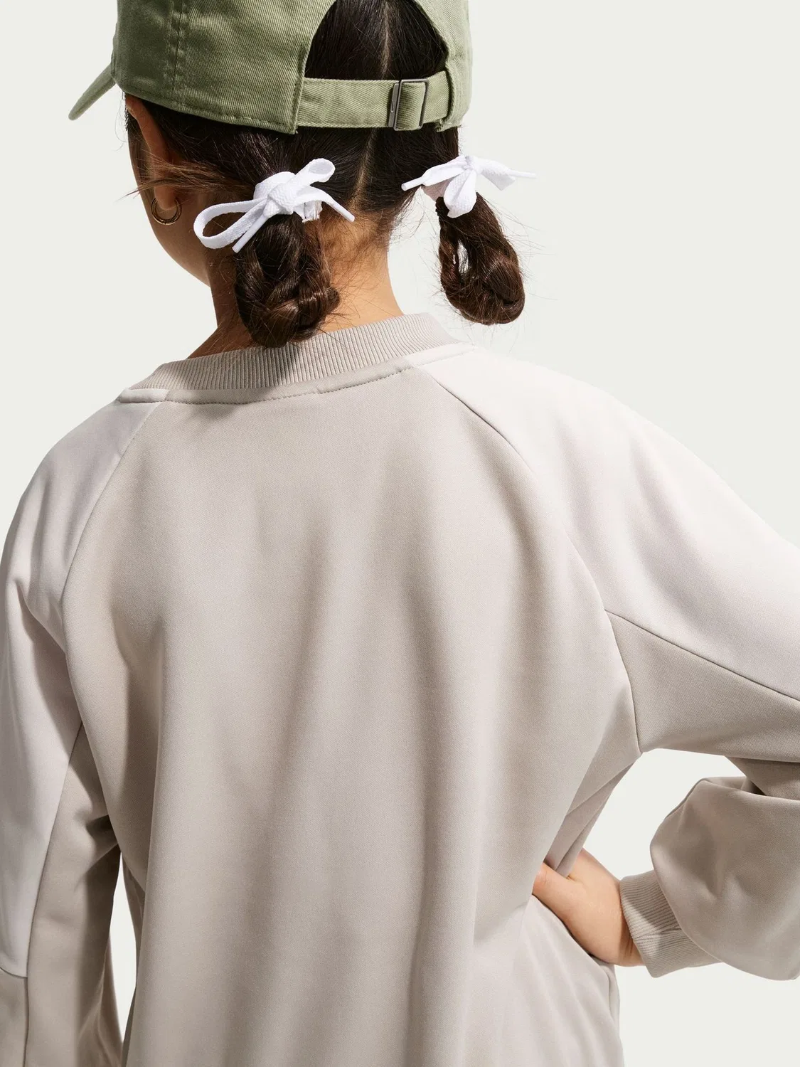 Спортивный костюм Nike Neutral Crew and Shorts Nike, нейтральный — фото 4