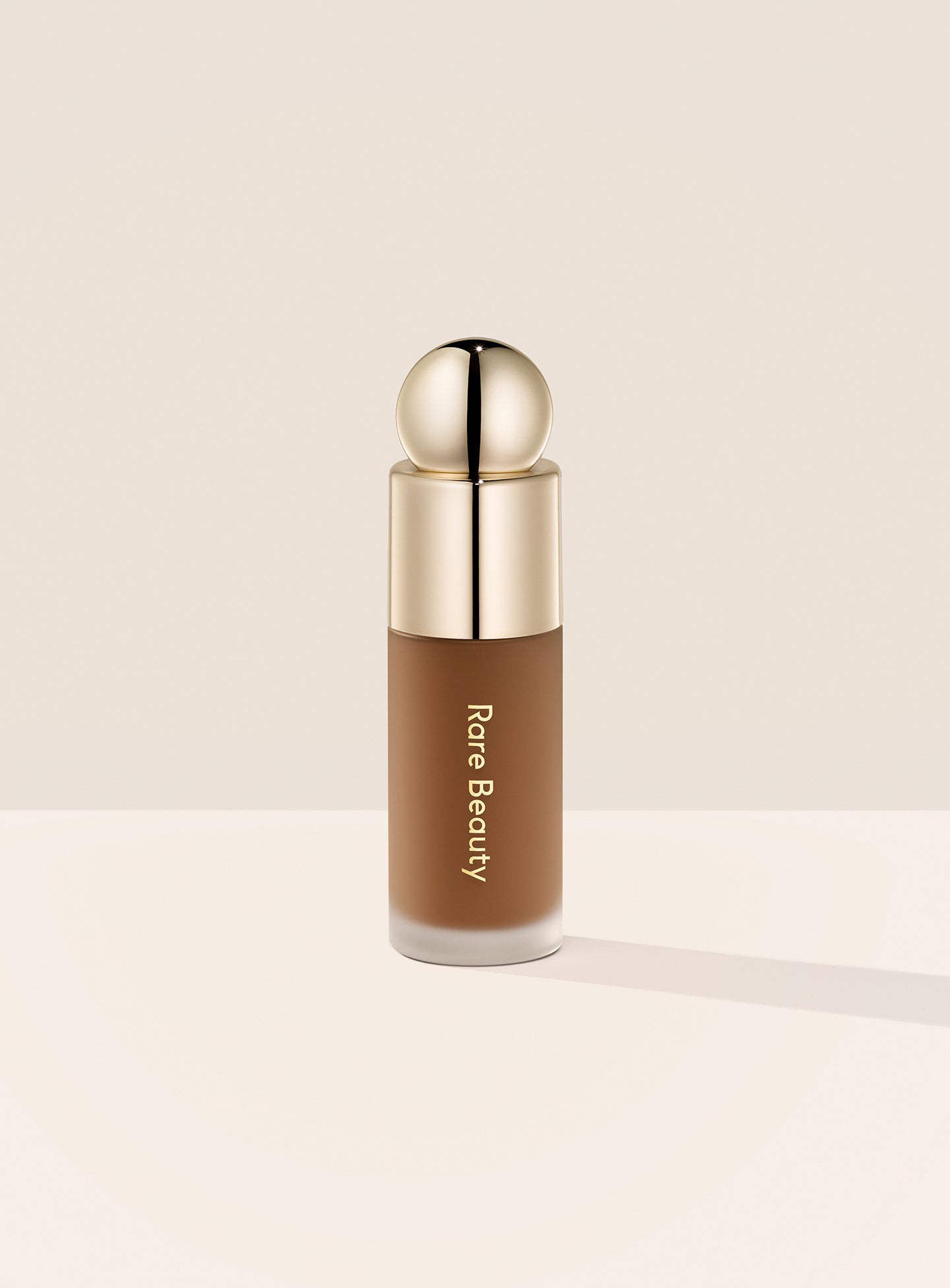 

Жидкий контур Soft Pinch Rare Beauty, цвет serene/medium (brown), 14.88 мл