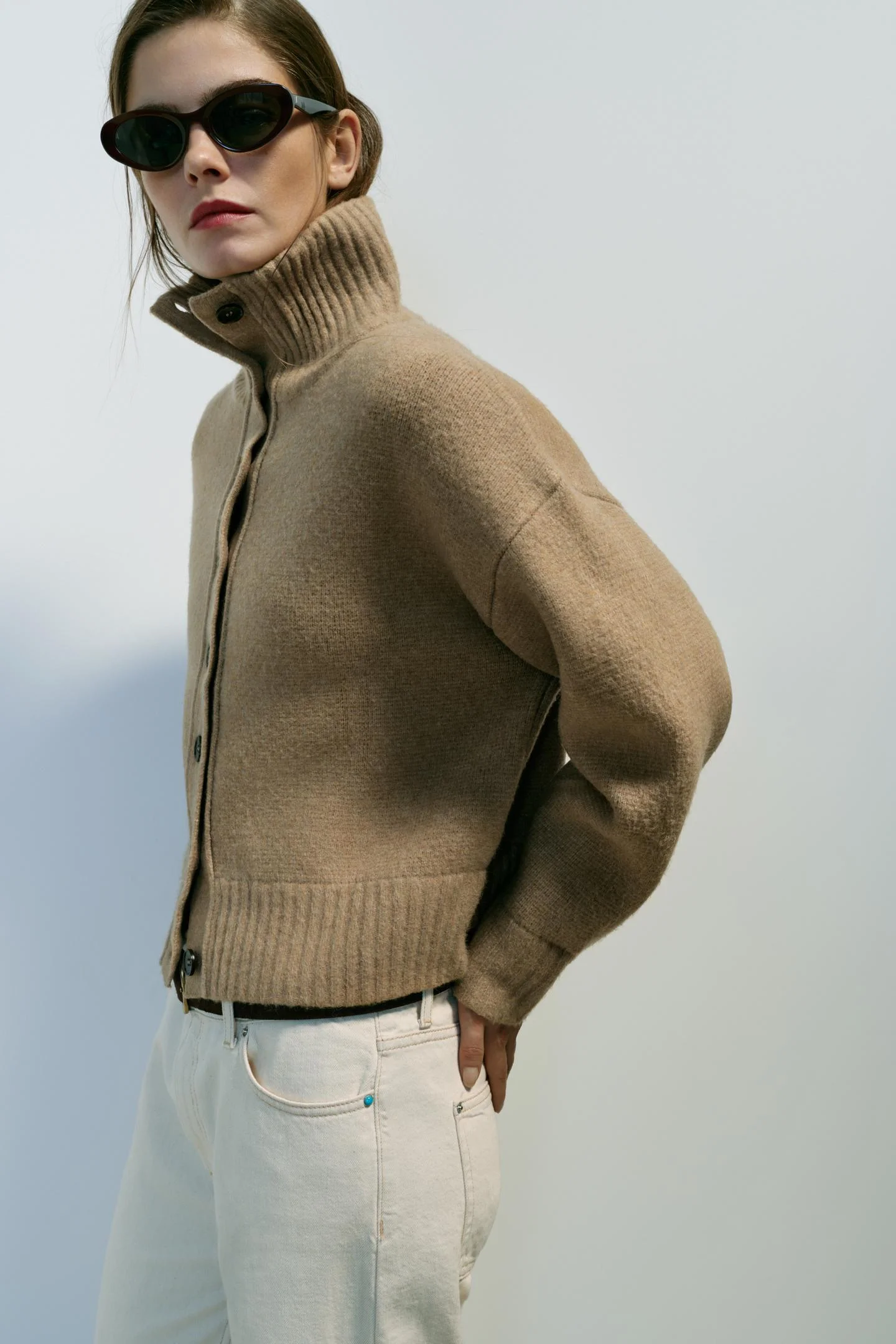 Кардиган Zara трикотажный с высоким воротом, светло-коричневый — фото 2