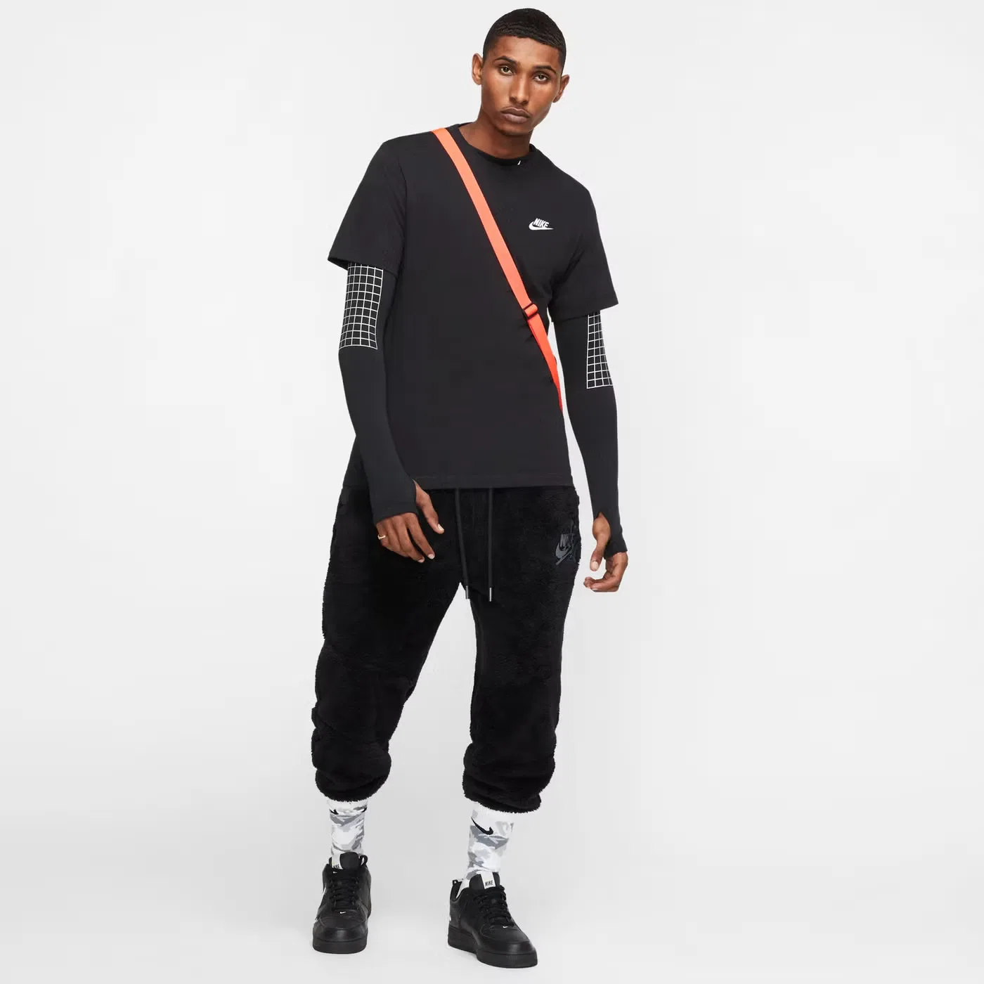 Футболка с коротким рукавом и вышивкой Nike, черный — фото 2