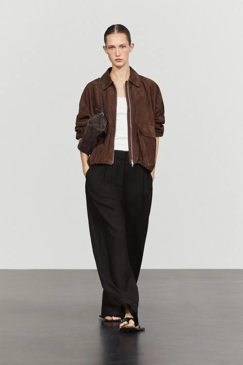 Брюки Massimo Dutti Pleated Barrel Fit, черный — фото 3